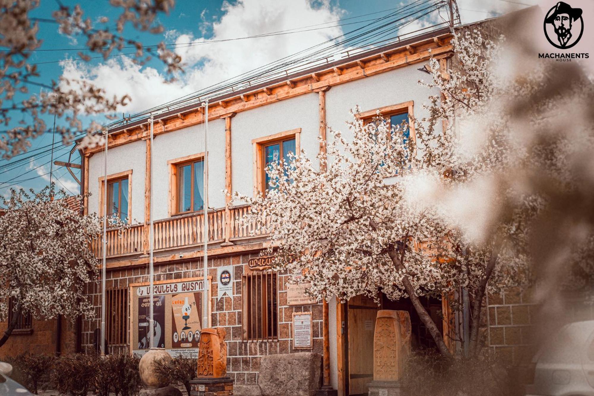 Machanents Art Hotel Vagharshapat Ngoại thất bức ảnh