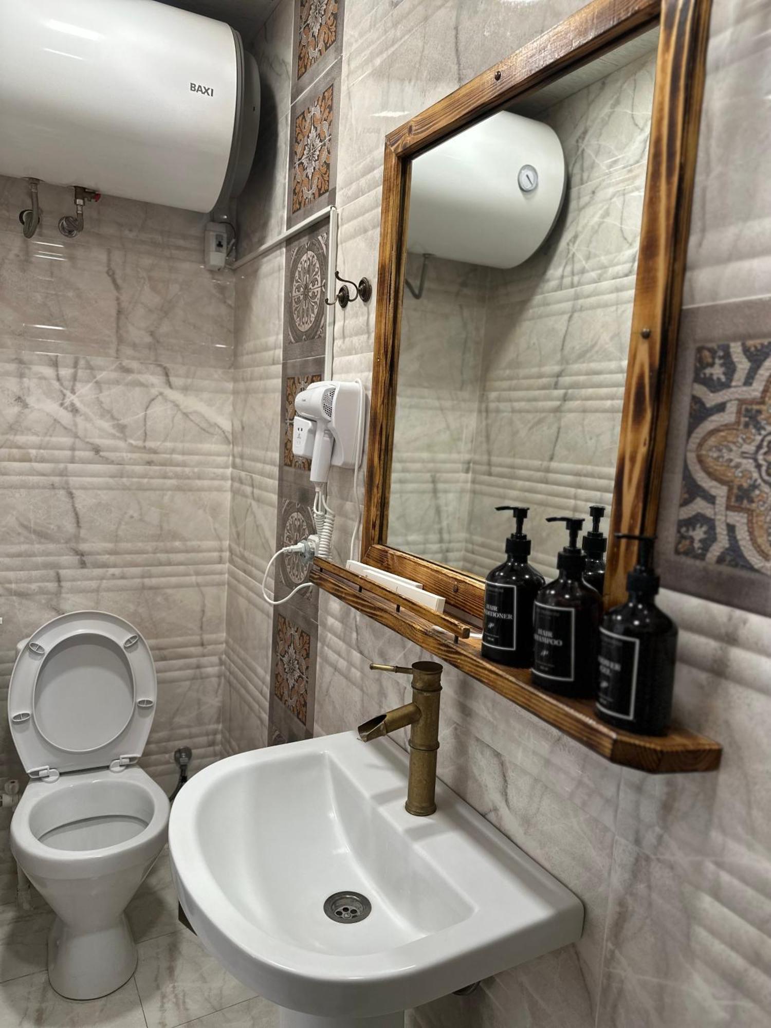 Machanents Art Hotel Vagharshapat Ngoại thất bức ảnh