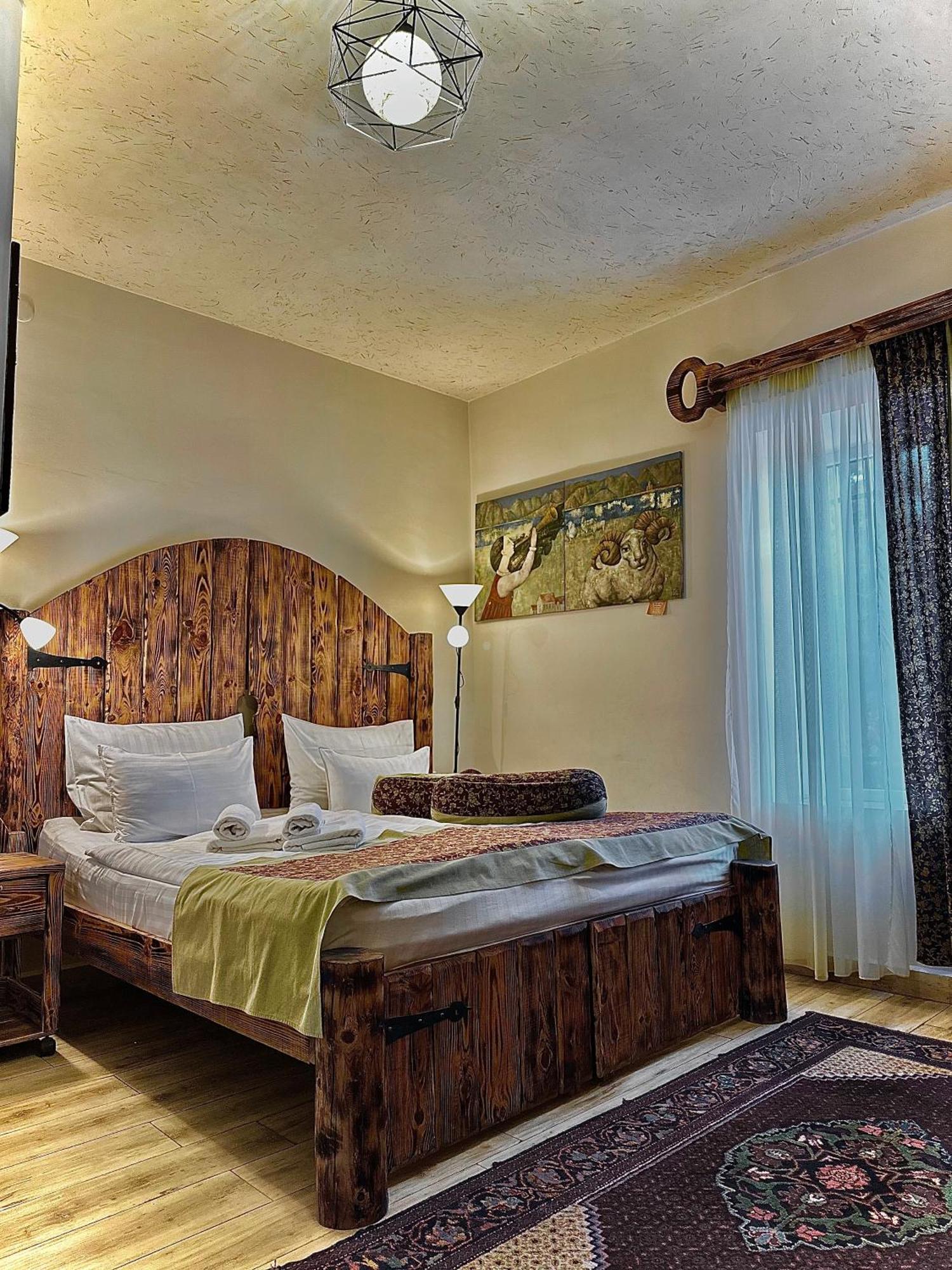Machanents Art Hotel Vagharshapat Ngoại thất bức ảnh