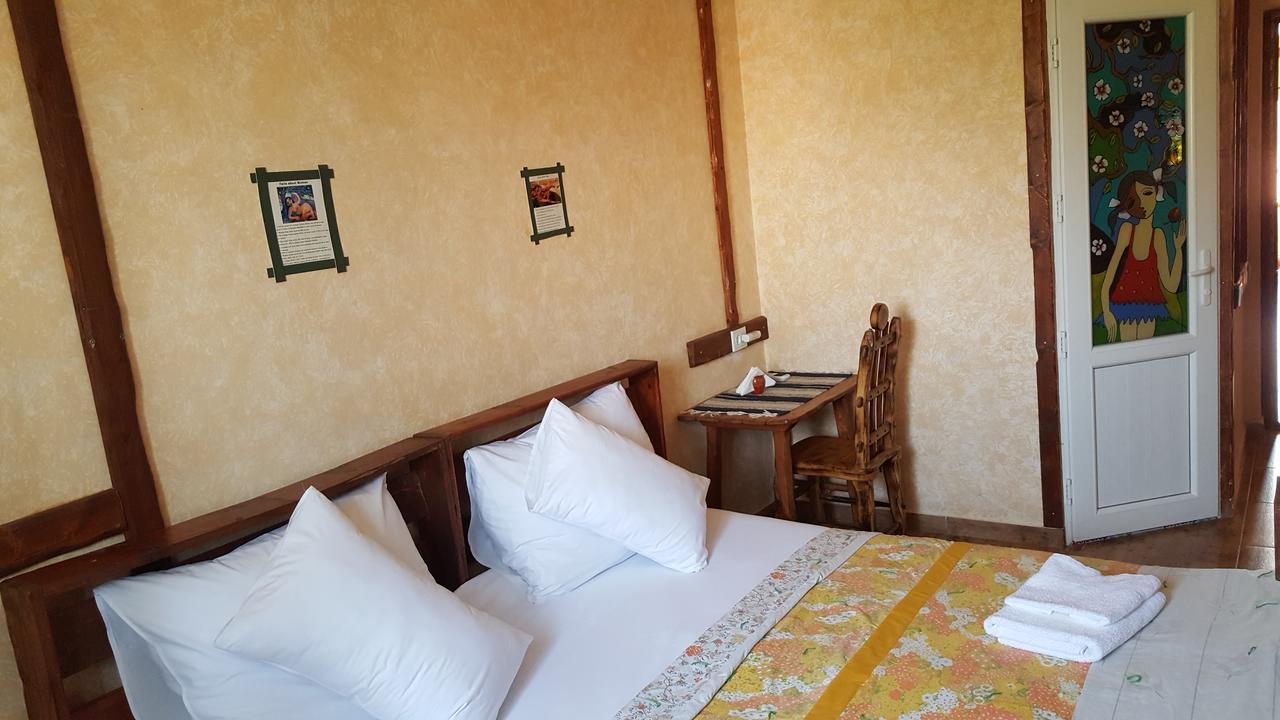 Machanents Art Hotel Vagharshapat Ngoại thất bức ảnh