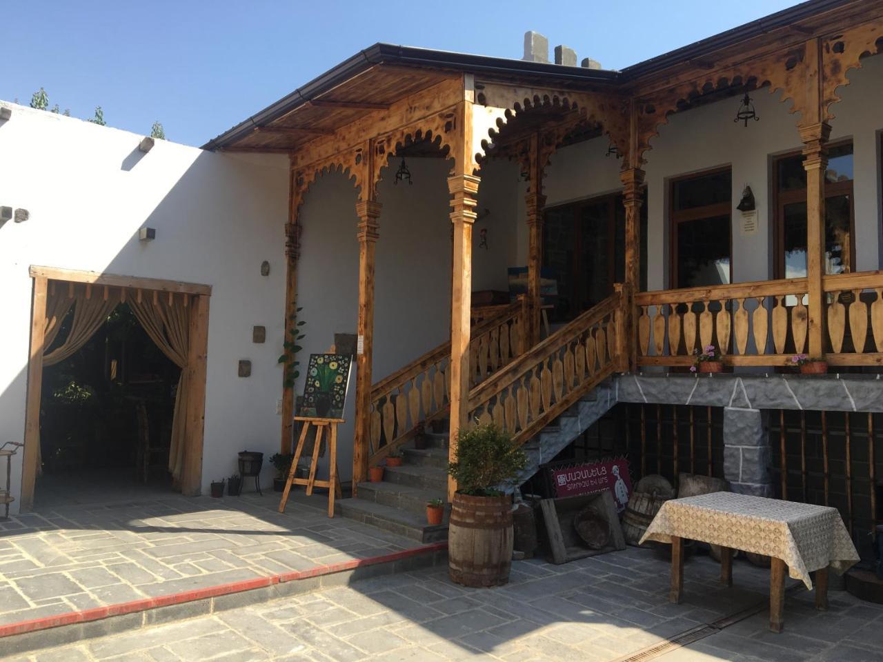 Machanents Art Hotel Vagharshapat Ngoại thất bức ảnh